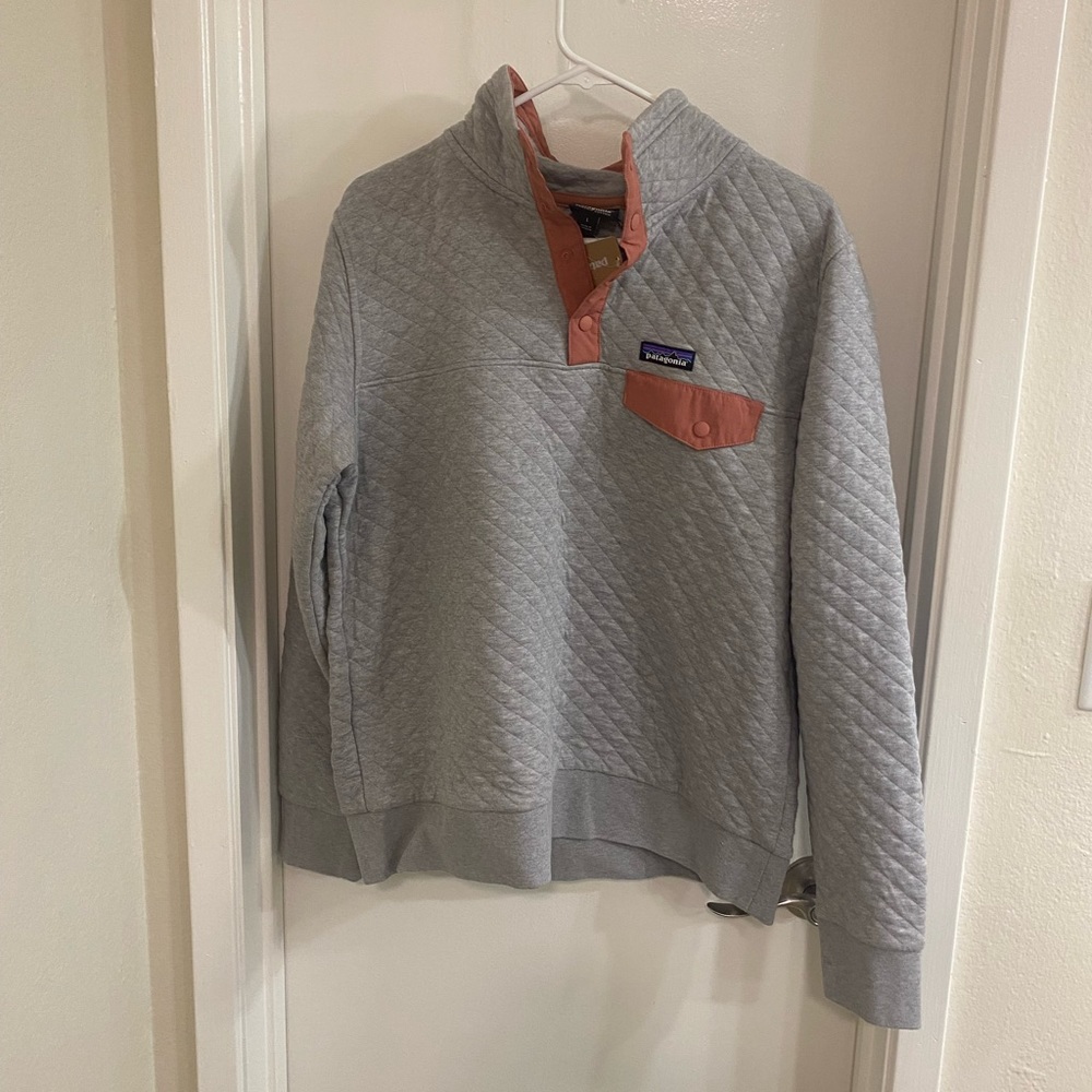Grey and Coral Patagonia Pullover NWOT original Facebook Merch size Large